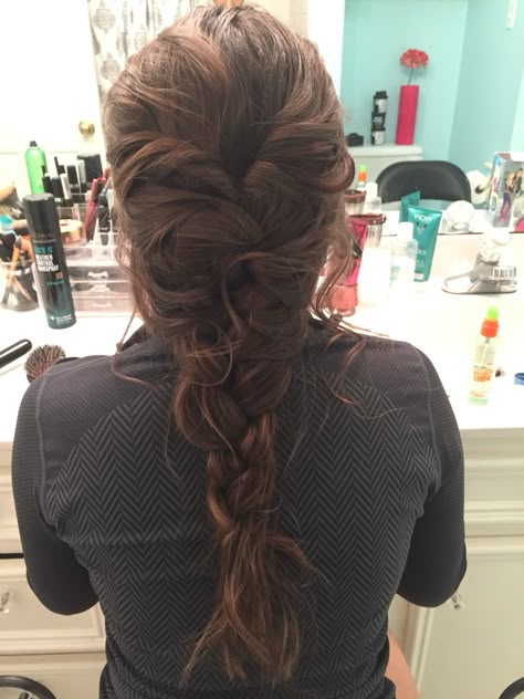 French Plait Bridal Hair, Braids Hairstyles Wavy Hair, Formal French Braid, Messy Plaits Hairstyles, Long Messy Braid, Messy Curly Braid, Big Loose Braid, Cute Messy Braid Hairstyles, Fancy French Braid