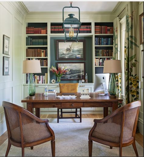 Traditional Home Office, Traditional Office, Casa Vintage, Classic House, Home Office Design, Front Room, Home Staging, Decoration Design, Traditional House