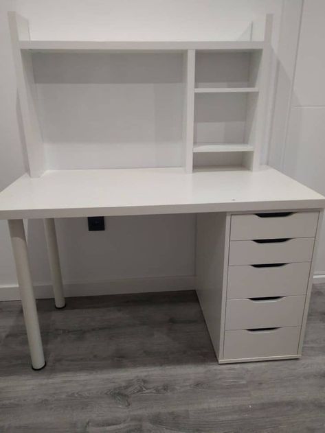 White Desk With Drawers, Home Inspo Minimalism, Study Table Designs, Minimalism Home, Study Desk Decor, Easy Room Decor, White Room Decor, Cute Diy Room Decor, White Desk