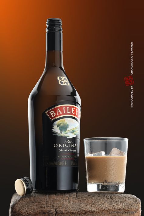 Liquor Photography, Beverage Photography Ideas, Baileys Original, Alcohol Packaging, Liquor Drinks, Alcoholic Drink, Cocktail Art, Wine Top, Memes Status