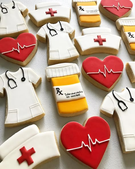 Nursing Grad Cookies Decorated, Nurse Cookies Royal Icing, Nurse Cookie Ideas, Nursing Grad Cookies, Nurses Week Cookies, Healthcare Cookies, Nurse Cookies Decorated, Nursing Decorations, Nurse Sugar Cookies