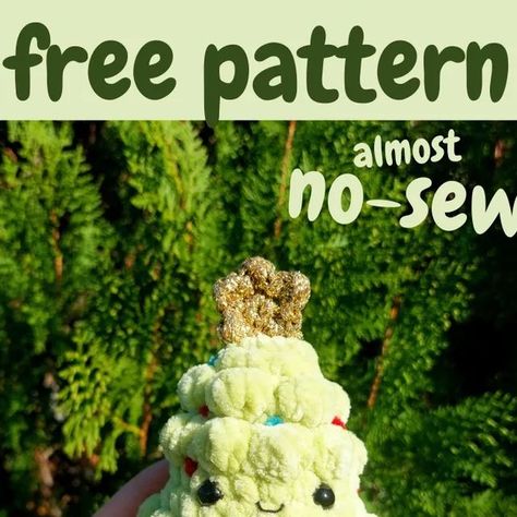 Winter Crochet Stuffies, Winter Free Crochet Patterns, Crochet Christmas Plushies Pattern, Cute Things To Crochet For Christmas, Christmas Tree Pattern Crochet, Free Crochet Patterns Winter, Crochet Bobble Tree Free Pattern, Cute Christmas Crochet Free Pattern, Christmas Plush Crochet