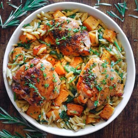 Creamy Chicken Orzo with Butternut Squash and Spinach - Julia's Album Creamy Chicken Orzo, Skinless Boneless Chicken Thighs, Recipes Squash, Butternut Squash And Spinach, Autumn Dishes, Moms Food, Simple Spinach Salad, Butternut Recipes, Homemade Balsamic Vinaigrette