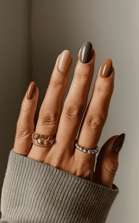 33 Wonderful Fall Nails 2024 Ideas You Need to Try Boho Simple Nails, October Nails Neutral, Fall Nail Cors 2024, Simple Fall Nails Matte, Fall Round Gel Nails, Cute Simple Fall Nail Designs, Nail Design Fall 2024, Fall Nails Green And Brown, Autumn Winter Nails 2024