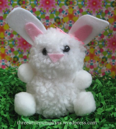 IMG_1616 Pom Pom Puppies, Pom Pom Bunnies, Pom Pom Animals, Easter Bunny Crafts, Pom Pom Crafts, Easter Projects, Easter Crafts Diy, Bunny Crafts, Wool Crafts