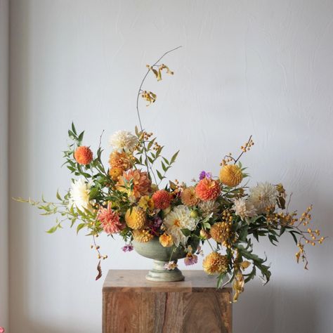 Flower Arrangement In Wide Mouth Vase, Dutch Floral Arrangements, Thanksgiving Florals, Floor Bouquet, Bowl Flower Arrangement, Autumn Floral Arrangements, Thanksgiving Flower Arrangements, Wild Floral Arrangements, Hanging Flower Arrangements