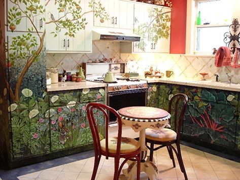 Amazing, though a little over the top, garden mural on kitchen cabinets - The Art of the Home Dreamy Interior, Interesting Homes, Whimsical Kitchen, Yellow Kitchen, Kitchen Wallpaper, Kitchen Themes, Kitchen Paint, Painting Kitchen Cabinets, Basement Ideas