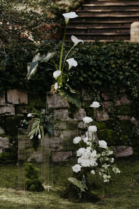 A Garden Soirée Plant Altar Wedding, White Chair Ceremony, Green Florals For Wedding, Minimalist Wedding Altar Outdoor, Wedding Ceremony Pedestals, Wedding Alter Backdrops, Unique Wedding Alter, Wedding White Decoration, Free Standing Wedding Decorations