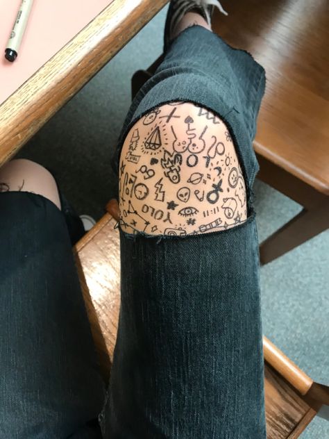 Arm doodles Doodles On Thigh, What To Draw On Your Arm, Drawings On Arms Sharpie, Arm Doodles Aesthetic, Things To Draw On Your Arm With Sharpie, Drawing On Leg Doodles, Things To Draw On Your Arm With Pen, Doodles On Arm, Things To Doodle On Your Hand