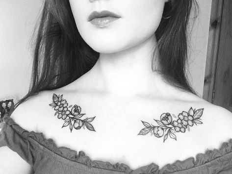 Tattoos Vines, Collar Bone Tattoos, Honeysuckle Tattoo, Wallpaper 90s, Collarbone Tattoo, Tupac Wallpaper, Vine Tattoo, Bone Tattoo, Tupac Pictures