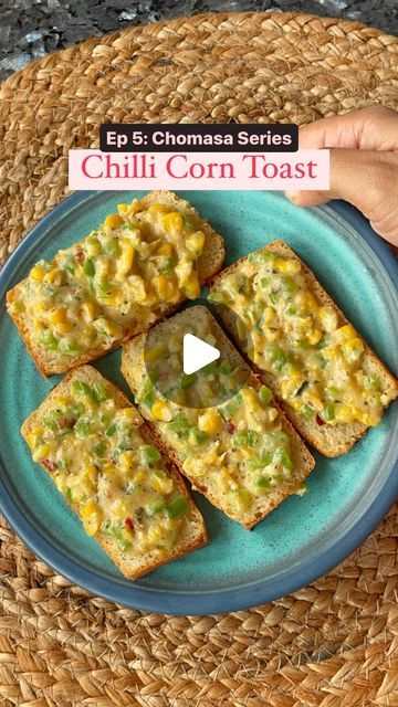 Dhruvi Jain on Instagram: "✨Chilli corn toast is a delicious and flavorful snack or appetizer made with corn, spices, and bread.   It’s a popular dish in Indian cuisine and is often served as a tea-time snack.   — Here’s a simple recipe for making chilli corn toast: 10-12 Homemade bread slices  1 Tbsp ghee  1 Tbsp flour  1 cup milk  1/4 cup chopped capsicum  1/2 cup crushed corns  Salt to taste  Chilli flakes  Oregano  Dry coriander  Dry basil   #jainfood #jainfoodie #chillicheese #cornrecipes #chillicorn #chillicheesetoast #breadrecipe #cheesechillitoast #chaumasa #chomasa #jainrecipe #breadbaking" Simple Vegetarian Breakfast, Jain Breakfast Recipes, Sweet Corn Snacks, Indian Snack Recipes Tea Time, Bread Snacks Recipes Indian, Corn Recipes Indian Snacks, Recipes With Bread Indian, Sweet Corn Recipes Indian, Bread Snacks Indian