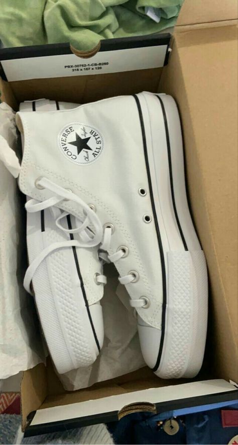 #cute #trendy #shoes #converse Kasut Pengantin, Mode Converse, Обувь Air Jordan, Boty Nike, Trendy Shoes Sneakers, Dr Shoes, Girly Shoes, Hype Shoes, Shoe Inspo