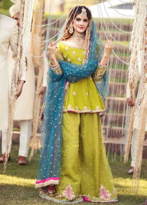 Dress For Bride Sister, Simple Mehndi Dresses, Net Dress Design, Mehndi Dress For Bride, Desi Party, Mehandi Dress, Pakistani Mehndi Dress, Mayon Dresses, Bridal Mehndi Dresses