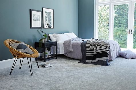 Carpets For Bedroom, Small Bedroom Decorating Ideas, Small Bedroom Decorating, Grey Carpet Bedroom, Light Gray Carpet, Blue Gray Bedroom, Sofa Beige, Small Bedroom Decor, Bedroom Decorating Ideas