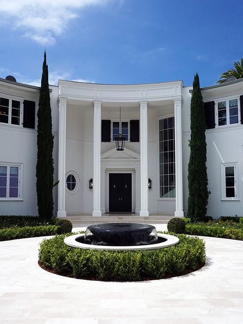 This custom made granite bowl fountain establishes a classic centerpiece at the entrance of a luxury home in Brentwood, CA. The fountain set inside a round basin enables water to fall all around in clear sheets, creating a grand first impression for the stately outdoor entrance. Fountain Entrance Home, Entry Fountain Entrance, Entrance Fountain Ideas, Fountain In Front Of House Entrance, Water Fountain Entrance Home, Luxury Front Yard Entrance, Round Driveway Ideas Entrance, Driveway Fountain Ideas, Mansions With Courtyards