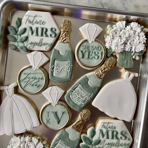 Sage Green And Gold Bridal Shower Ideas, Green Theme Bridal Shower Ideas, Emerald Bridal Shower Ideas, Emerald Green Engagement Party, Emerald Green Wedding Cookies, Sage Green Cookies Wedding, Emerald Green Bridal Shower Ideas, Bridal Shower Decorated Cookies, Green Bridal Shower Cookies