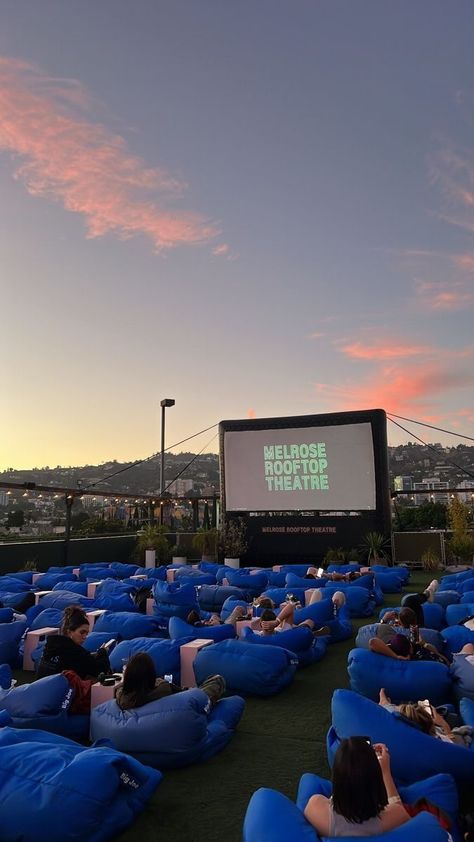 Outdoor Cinema Aesthetic, Outdoor Activities Aesthetic, Rooftop Theater, Fun Activities Aesthetic, Fun Museum, Cinema Outdoor, We Outside, Outdoor Movie Theater, Outdoor Movie Night