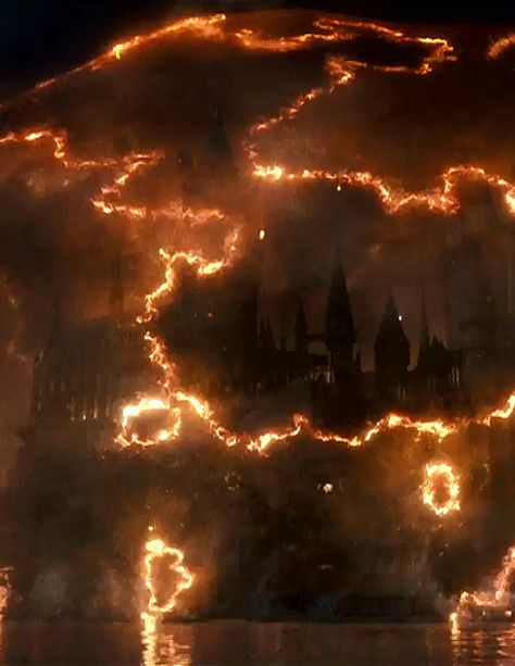 [Wizarding World] Some of the Most Poignant Film Scenes from the Battle of Hogwarts The Battle Of Hogwarts Aesthetic, Hogwarts Battle Aesthetic, Battle Of Hogwarts Aesthetic, Auror Aesthetic, Wizarding World Aesthetic, Harry Potter Battle Of Hogwarts, Hogwarts Autumn, Battle Aesthetic, Hogwarts Battle