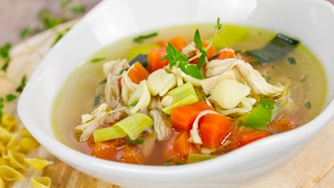 Chicken Soup With Vegetables Chicken Veggie Soup, Chicken Zoodle Soup, Homemade Chicken Soup, Easy Chicken And Rice, Dada Ayam, Sicilian Recipes, Makanan Diet, Veggie Soup, Jewish Recipes