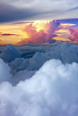 The strange cloud formations can be found all over the world. And while they are a bit weird and sometimes scary and foreboding, these clouds [...] Pema Chödrön, Vanilla Sky, Pink Nature, Sun Sets, Above The Clouds, Beautiful Sights, To Infinity And Beyond, Sky And Clouds, Foto Inspiration