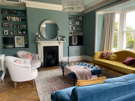 Colourful Classic Living Room - Traditional - Living Room - London - by My Bespoke Room | Houzz UK Fireplace Alcove Ideas, Georgian Living Room, Green Living Room Ideas, London Living Room, Oval Room Blue, Living Room Transformation, Green Living Room, Victorian Living Room, Classic Living Room