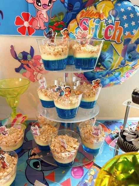 Stitch Party Snacks, Stitch Food For Party, Stitch Treat Ideas, Lilo And Stitch Birthday Party Food Ideas, Lilo And Stitch Party Snacks, Stitch Themed Party Food, Lilo And Stitch Treat Table, Lilo And Stitch Rice Krispie Treats, Stitch Day 626 Party