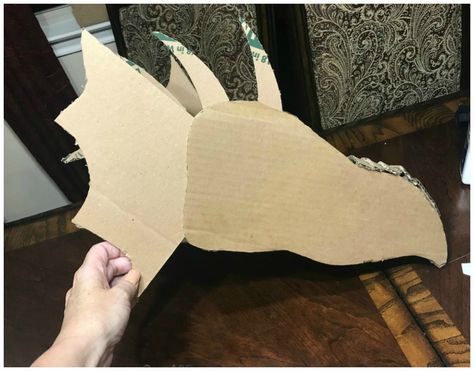 Resultado de imagen para how to make a dragon head out of a cardboard box Cardboard Dragon, Diy Dragon Costume, Witcher Books, Cardboard Costume, Cardboard Mask, Make A Dragon, Dragon Halloween, Dragon Mask, Make A Boat