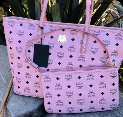 Boujee Bags, Mcm Purse, Beautiful Purses, Girly Tingz, Aesthetic Bag, Luxury Tote Bags, Expensive Bag, Baby Pink Color, Luxury Bags Collection