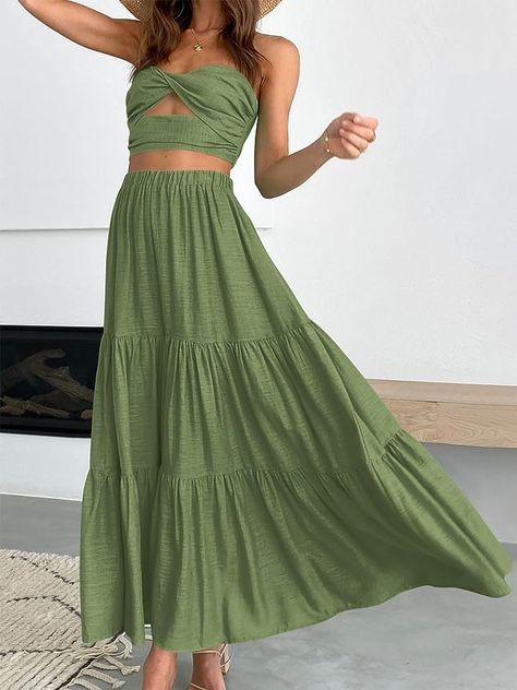 This maxi skirt is perfect for both summer and fall! In order to provide you extreme comfort, it’s made of soft 100% cotton; lightweight flowy material keep you cool all day; elastic waist, comfortable to wear and it’s definitely the must have! #ad Beach Skirt Outfit, Long Flowy Skirt Outfit, Flowy Skirt Outfit, Long Beach Skirt, Long Flowy Skirt, Europe Outfits, Long Beach Dress, Tiered Maxi Skirt, Trendy Skirts