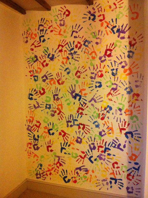 Handprint Wall Decor Handprint Wall, Simple Wall Paintings, Daycare Decor, Halloween Crafts Preschool, Diy Wall Painting, School Murals, Room Wall Painting, Paint Drop, Wall Murals Painted