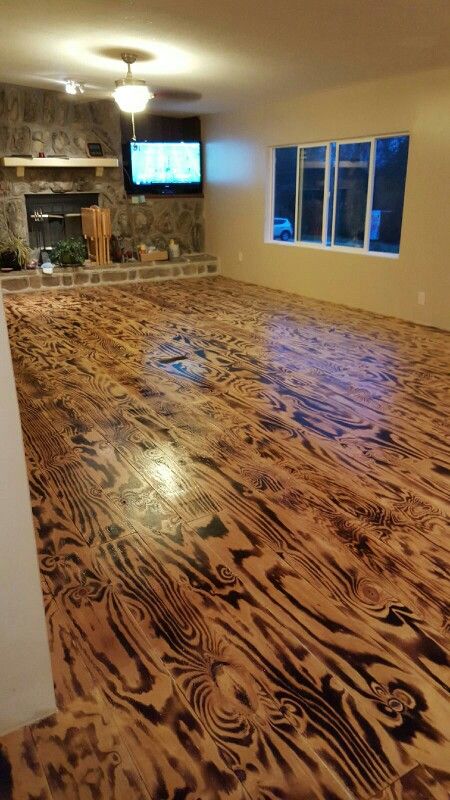 Hubby n I made these floors..out of plywood n a torch! Burnt Plywood Floor, Design Interior Modern, Plywood Floor, Plywood Flooring, Hemma Diy, Hus Inspiration, Flooring Ideas, Design Del Prodotto, Wood Flooring