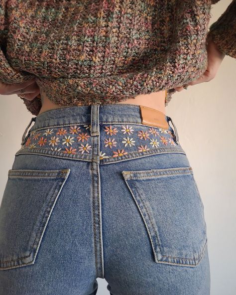 embroidery patterns Flower Stitching On Jeans, Floral Embroidery Jeans, Black Jeans Embroidery Ideas, Embroidered Flowers On Jeans, Black Jean Embroidery, Jeans Back Pocket Embroidery, Embroidered Jean Shorts Diy, Embroidered Jean Pockets, Hand Embroidery On Jeans