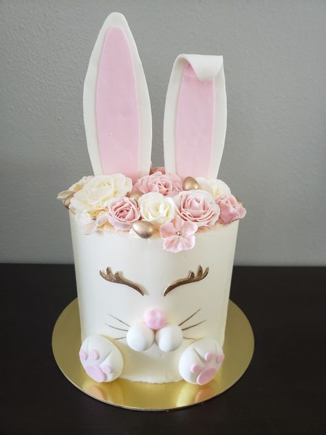 Bunny Birthday Cake, Cake Pop Tutorial, Mousse Cakes, Easter Bunny Cake, Rabbit Cake, American Breakfast, Eggless Cake, Easter Baking, Beautiful Birthday Cakes