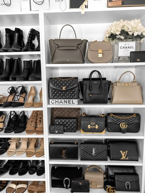 Organiser Son Dressing, Bag Closet, Dream Closet Design, Luxury Closets Design, Luxury Bags Collection, Closet Decor, Appartement Design, Dream Closets, Luxurious Bedroom