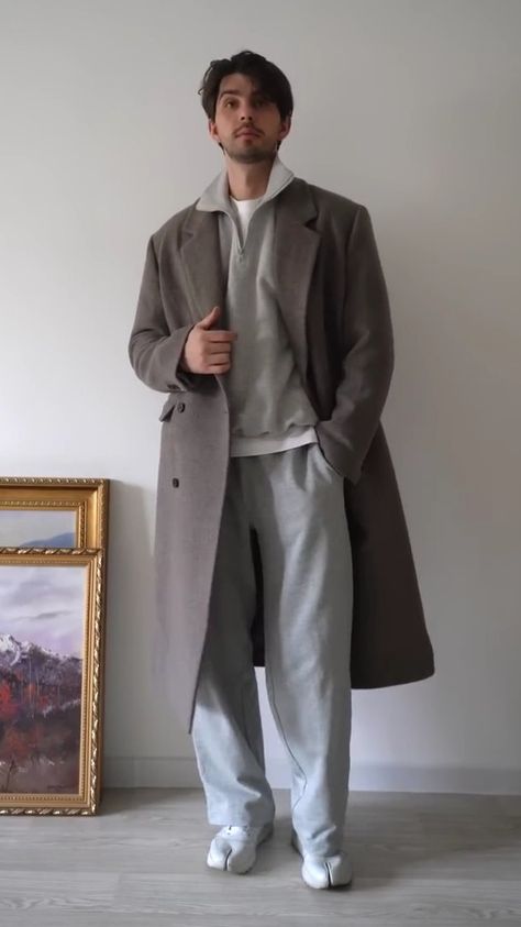 Gray Overcoat Men Outfit, Overcoat Men Outfit, Mens Winter Outfits Classy, New York Outfits Men, Grey Coat Men, Gray Coat Outfit Winter Style, Stockholm Fashion Winter, Male Winter Outfits, Grey Coat Outfit Winter