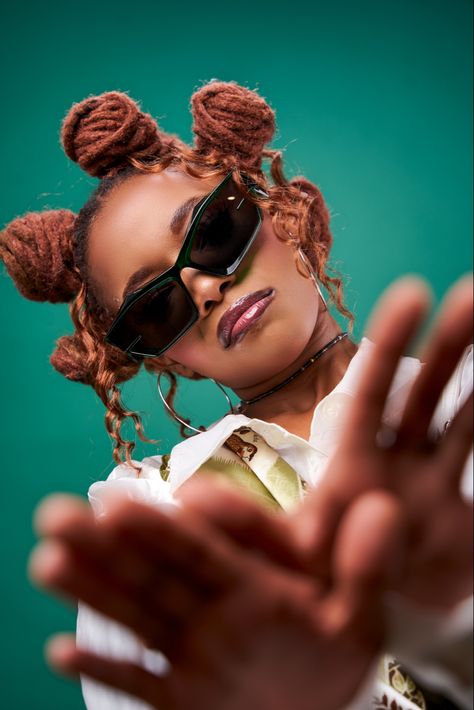 Vogue inspired with sunglasses and a green theme Modern Model Photography, Photography Shoot Ideas Creative, Birthday Shoot Studio, Creative Poses Photography, Creative Model Photoshoot, Creative Photoshoot Ideas Studio, Themed Photoshoot Ideas, Y2k Pose, Photoshoot Inspiration Creative