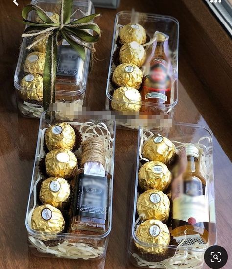 Joululahjat Diy, Liquor Gifts, Christmas Gift Basket Ideas, Gift For Mom Christmas, Christmas Gift For Mom, 50 Christmas, Gift Basket Ideas, Funny Christmas Gifts, Christmas Gift Basket