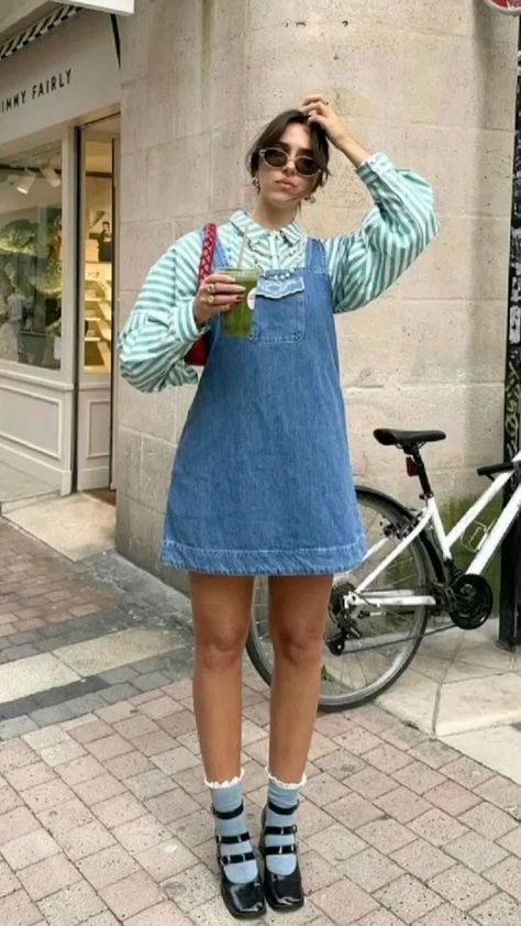 80s London Fashion, Thrift Looks, Spring Fashion Aesthetic 2024, Vintage Ootd Inspiration, Eclectic Style Outfits, Artsy Outfits For Women, Unique Aesthetic Outfits, Amsterdam Style Summer, Summer Festival Outfits 2024