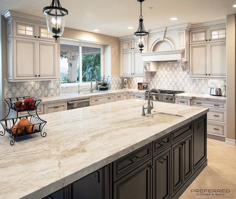 Cream Kitchen Countertops Quartz, Granite With Veining, White Brown Countertops, Quartz Countertops With Brown Veins, Cream And Brown Quartz Countertops, Creamy Kitchen Countertops, White And Cream Countertops, Quartz Countertops Beige, White Countertop With Brown Veins