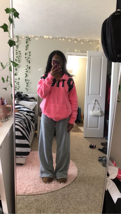 Fleece Sweatpants Outfit, Comfy Fit Ideas, Bummy Outfit Ideas, Comphy Outfits For School, Comfy Fits For School Winter, Cute Comfy Fall Outfits For School, Fall Bummy Outfits, Super Comfy Outfits, Sweatpants Outfit For School Fall