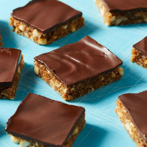 Dates provide all the sweetness you need for these no-bake energy bars. Each square serves up a hearty dose of protein—thanks to peanut butter and peanuts—as well as fiber from rolled oats. Kids will love the chewy bites with crunchy nuts. #healthyeating #recipe #eatingwell #healthy Peanut Butter Energy Bars, Bars With Dates, Energy Boosting Snacks, Energy Bars Recipe, Peanut Butter Roll, Snacks For Kids, Bars Recipe, Energy Bars, Cooking Light