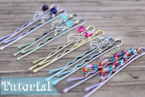 How to make wire wrapped bobby pins! | DongoShop Tutorials! Hair Pins Diy, Beaded Hair Clips, Bead Hair Accessories, Hair Decorations, Hair Beads, Diy Hair Bows, Diy Hair Accessories, Hair Ornaments, Jewelry Tutorials