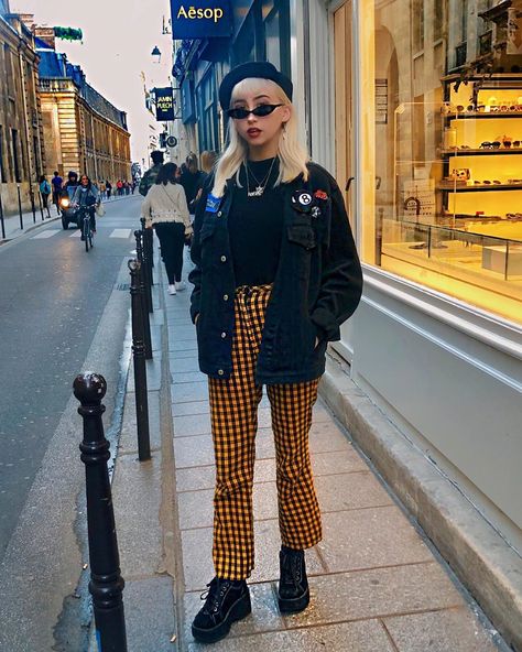 Una 🕷🥀🐇🔪💫 on Instagram: “Ok so is it cheesy to wear a beret in France?” Punk Beret, Outfits With Berets, Beret Outfit, Wardrobe Closet, Everyday Fashion, Personal Style, Fashion Outfits, France, Wardrobe