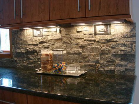 cool kitchen backsplash Natural Stone Backsplash Kitchen, Stone Tile Backsplash Kitchen, Rock Kitchen, Kitchen Backsplash Images, Stone Tiles Kitchen, Rock Backsplash, Natural Stone Backsplash, Stone Tile Backsplash, Stone Backsplash Kitchen