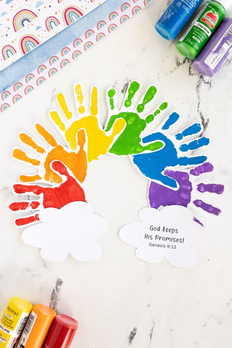 This handprint rainbow craft is a fun and colorful Bible craft perfect for remembering God's promise after the flood. Handprint Kite Craft, Easter Finger Painting, Rainbow Activity For Kindergarten, Kids Making Art, God Promises Craft, Rainbows Preschool Theme, Rainbow Craft For Preschoolers, Rainbow Art Craft, Rainbow Arts And Crafts For Kids