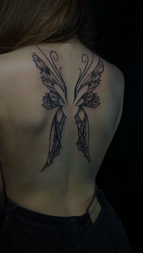 Fairy wings back tattoo Big Fairy Wings Tattoo, Baddie Spine Tattoo Butterfly, Back Tattoo Women Wing, Moth Back Tattoo Women, Pixie Wings Tattoo On Back, Wing Spine Tattoo, Fairy Wings Tattoo On Back Women, Butterfly Wings Back Tattoo, Back Tattoo Feminine