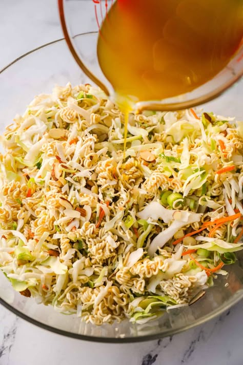 Asian Ramen Noodle Salad Recipes, Cabbage Asian Salad, Coleslaw With Ramen Noodles, Cabbage Crunch Salad, 80s Makeup Trends, Asian Ramen Salad, Asian Cabbage, Asian Ramen, Nutritional Recipes