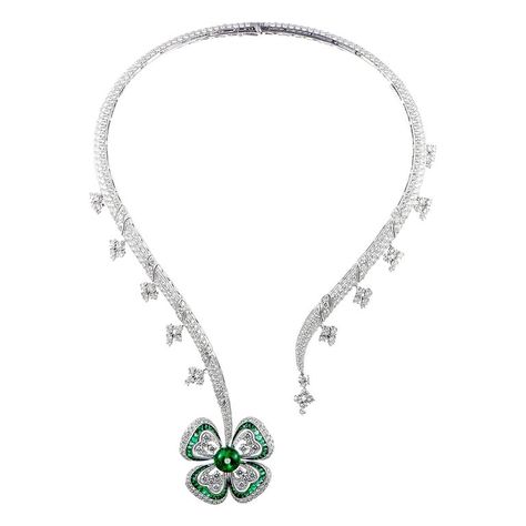 Bulgari Full Diamond Pave and Emerald White Gold Flower Pendant Necklace | From a unique collection of vintage Pendant Necklaces at https://www.1stdibs.com/jewelry/necklaces/pendant-necklaces/. Bvlgari Necklace, Diamond Flower Pendant, The Dazzling, White Gold Pendant Necklace, Vintage Pendant Necklace, Diamond Heart Pendant Necklace, White Gold Set, Heart Pendant Gold, White Gold Chains