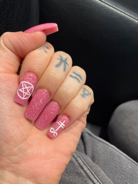 Pink Goth Nails Short, Alt Nails Coffin, Satanic Nails Acrylic, Alt Pink Nails, Satanic Nails Designs, Goth Valentines Nails Short, Heartagram Nails, Black Alt Nails, Pink Alt Nails