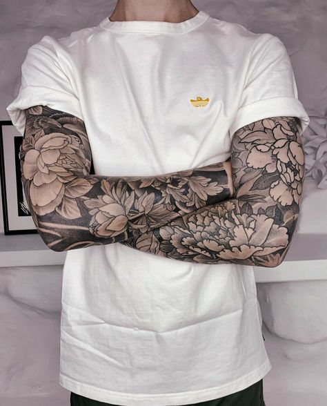 Inside Of Arm Tattoo, Men Flower Tattoo, Mangas Tattoo, Full Leg Tattoos, Men Tattoos Arm Sleeve, Full Arm Tattoos, Tattoo Inspiration Men, Floral Tattoo Sleeve, Flower Tattoo Sleeve